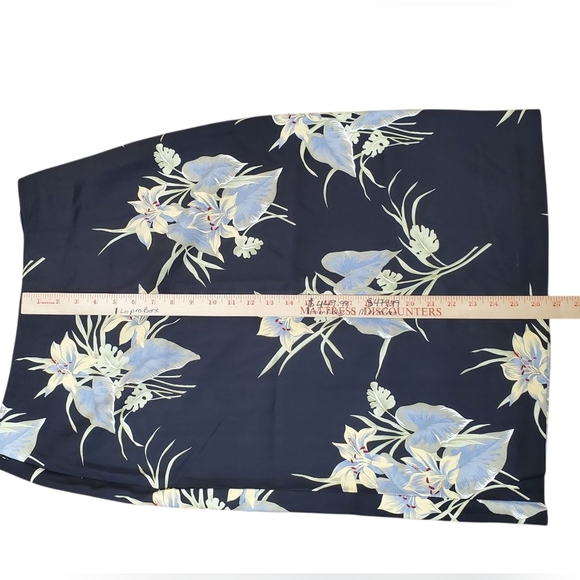 Banana Bay Dark Blue Floral Pencil Skirt. 100% Silk. 14 - Picture 7 of 7
